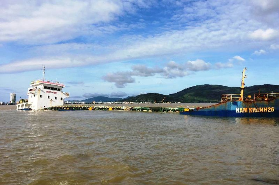 Tan hoang vịnh biển nơi bão “nuốt chửng” 10 tàu hàng, khiến 13 người chết - 6 Tan hoang vịnh biển nơi bão “nuốt chửng” 10 tàu hàng, khiến 13 người chết - 6
