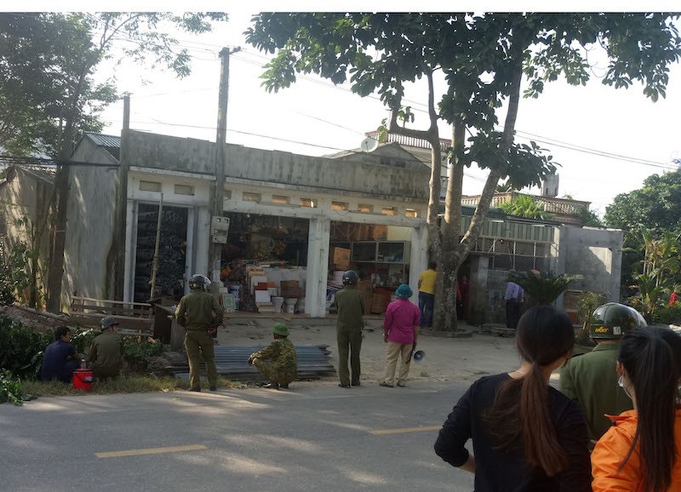 Hòa Bình: Tháo dỡ nhà dân, tháo dỡ cả “mộ gió” liệt sỹ, chính quyền bị phản đối - 1 Hòa Bình: Tháo dỡ nhà dân, tháo dỡ cả “mộ gió” liệt sỹ, chính quyền bị phản đối - 1