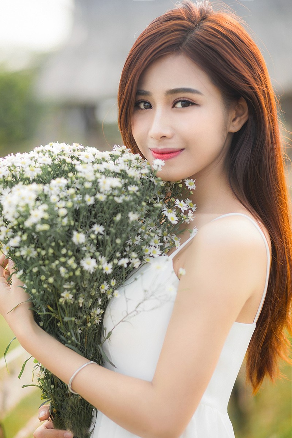 Thiếu nữ tuổi 19 dịu dàng với cúc họa mi - 4 Hiện tại, Dung nằm trong top 18 cô gái sẽ tham gia đêm chung kết cuộc thi Miss Teen 2017.
