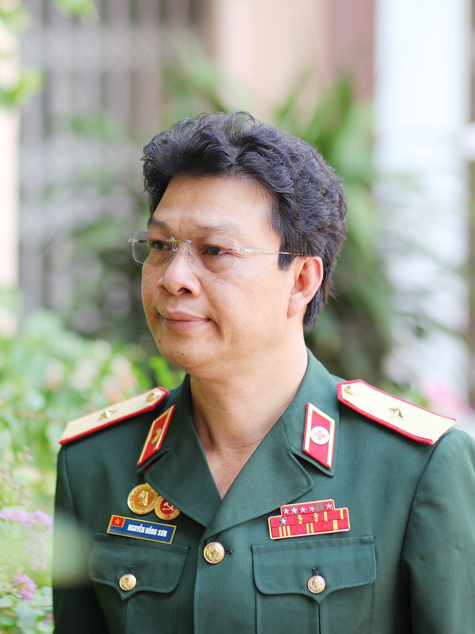“Y học xoa dịu nỗi đau thể xác, âm nhạc làm dịu mát tâm hồn” - 1 Nhạc sỹ, bác sỹ Nguyễn Hồng Sơn là một người rất yêu âm nhạc, ông đã có nhiều sáng tác được các nghệ sỹ nổi tiếng trình bày.