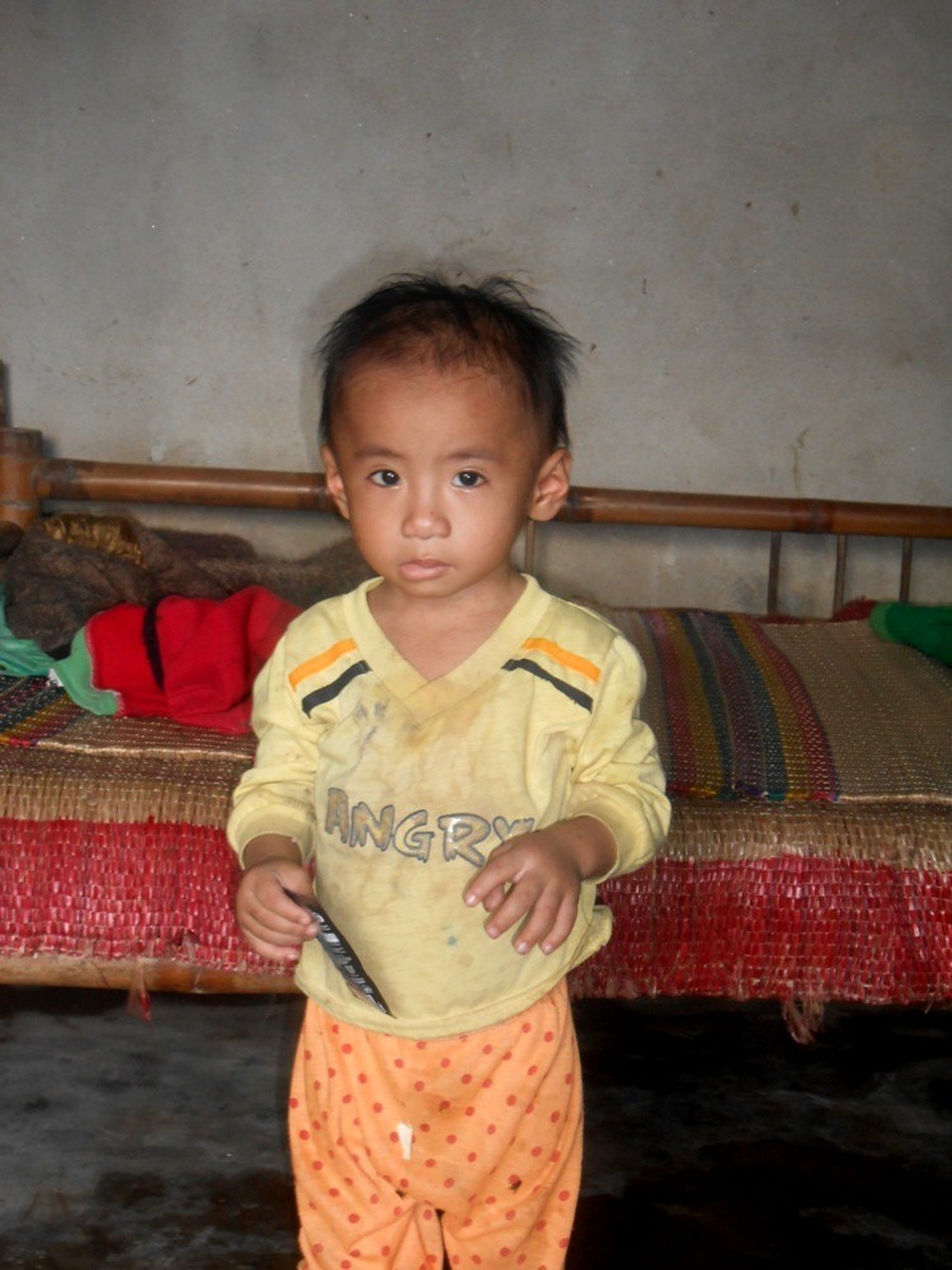 Đứa cháu ngoại dù mới một tuổi rưỡi nhưng nhiều lần chịu sự hành hạ của mẹ mỗi lúc lên cơn