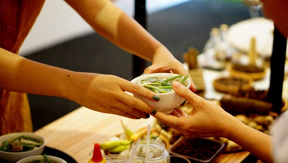 Thực khách thích thú “chạm tay” vào lịch sử của sợi phở - 5 Theo đó, ông Vũ đề xuất: “Ngày của Phở nên thành ‘Tuần’ của Phở và phát triển thành chuỗi sựa kiện này trong năm 2018 như một hoạt động thu hút văn hóa, du lịch, trở thành địa chỉ du khách cần đến khi ở TPHCM”