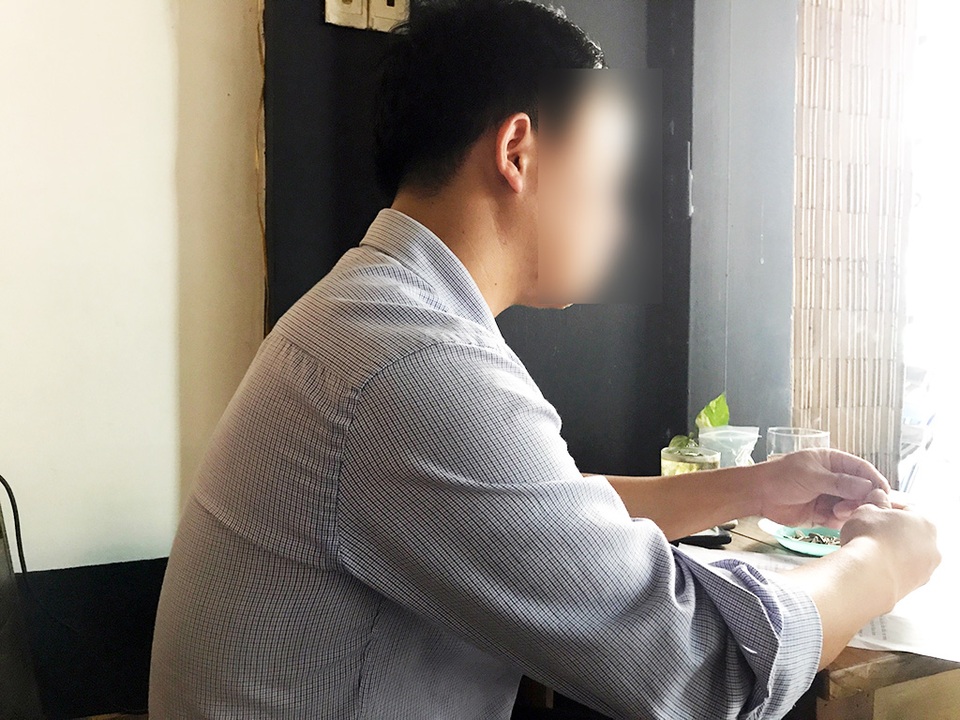 Nguy cơ “trắng tay” khi cho vay qua mạng internet - 3
Anh Huỳnh (ngụ Tân Bình) dù biết hình thức góp vốn với các công ty cho vay qua mạng internet chưa được phép hoạt động nhưng vì lãi suất cao nên vẫn tiếp tục đầu tư.