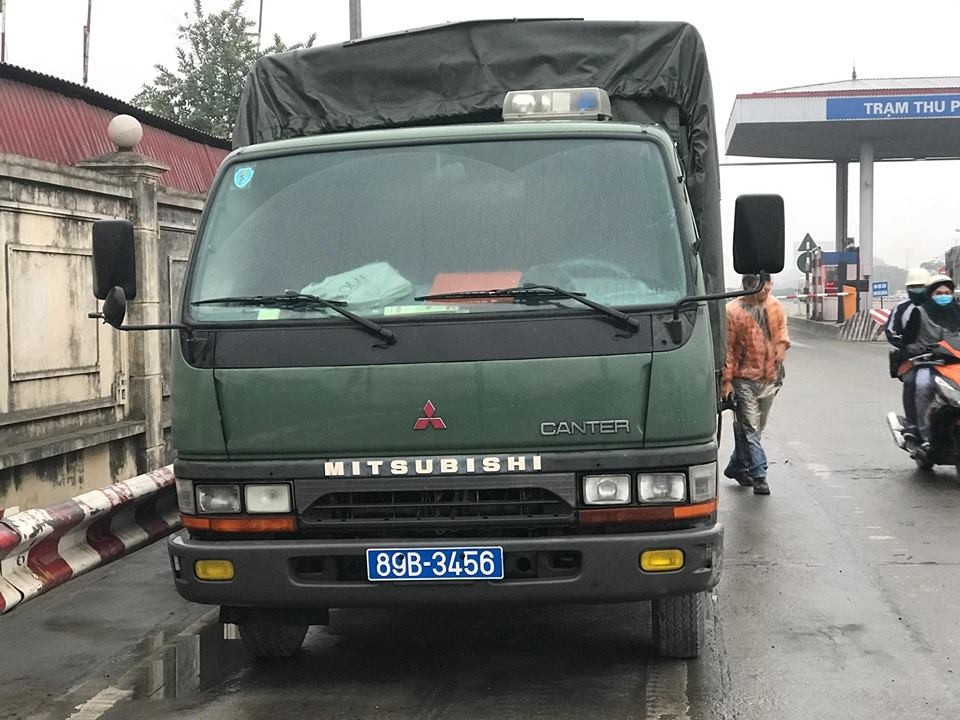 
Lúc 16h50, trạm BOT số 1 - quốc lộ 5 chuẩn bị để đối phó với cảnh tài xế trả tiền lẻ qua trạm
