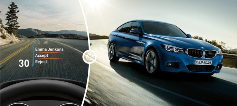 
BMW series 3 phiên bản 100 năm còn được trang bị tính năng hiển thị thông tin trên kính chắn gió
