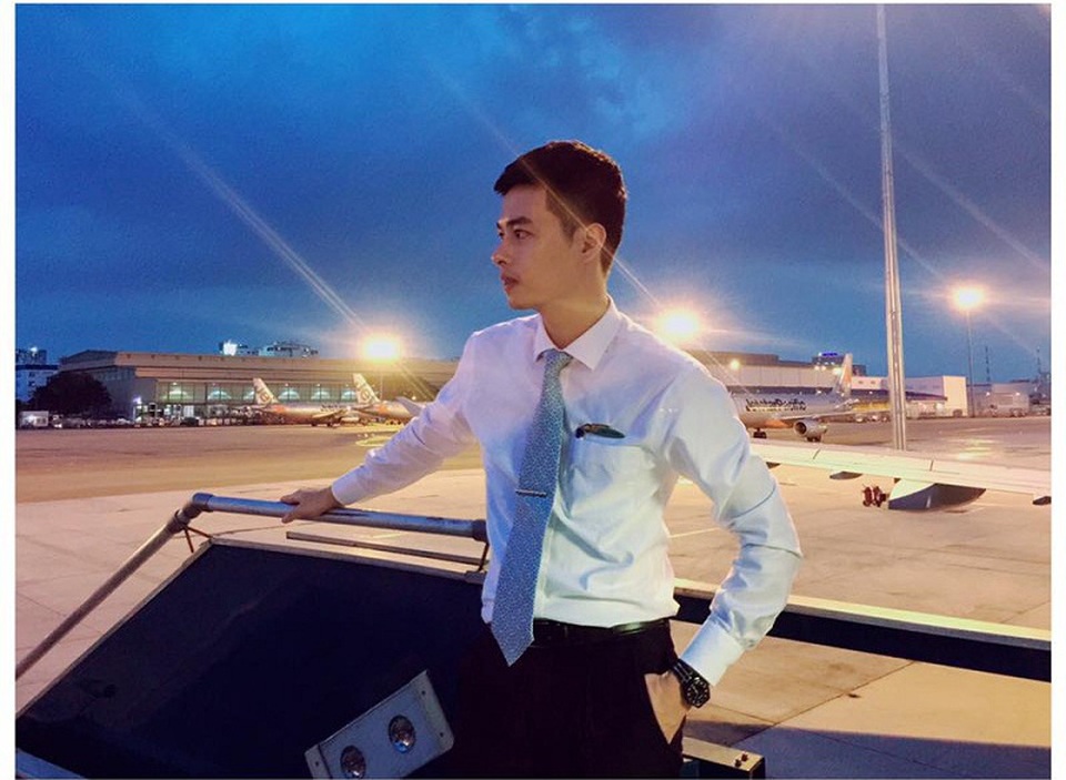 Mê mẩn với chuyến bay hội tụ cả dàn tiếp viên chuẩn “soái ca” - 4 Nguyễn Bảo Trung, anh chàng tiếp viên được các cô gái tìm kiếm nhiều nhất trong bộ 3