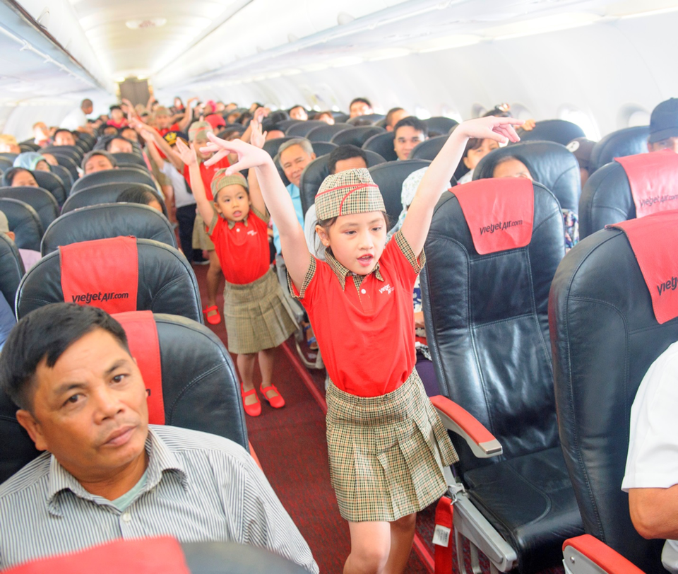 Phi công, tiếp viên “nhí” tưng bừng vui 1/6 cùng Vietjet - 1