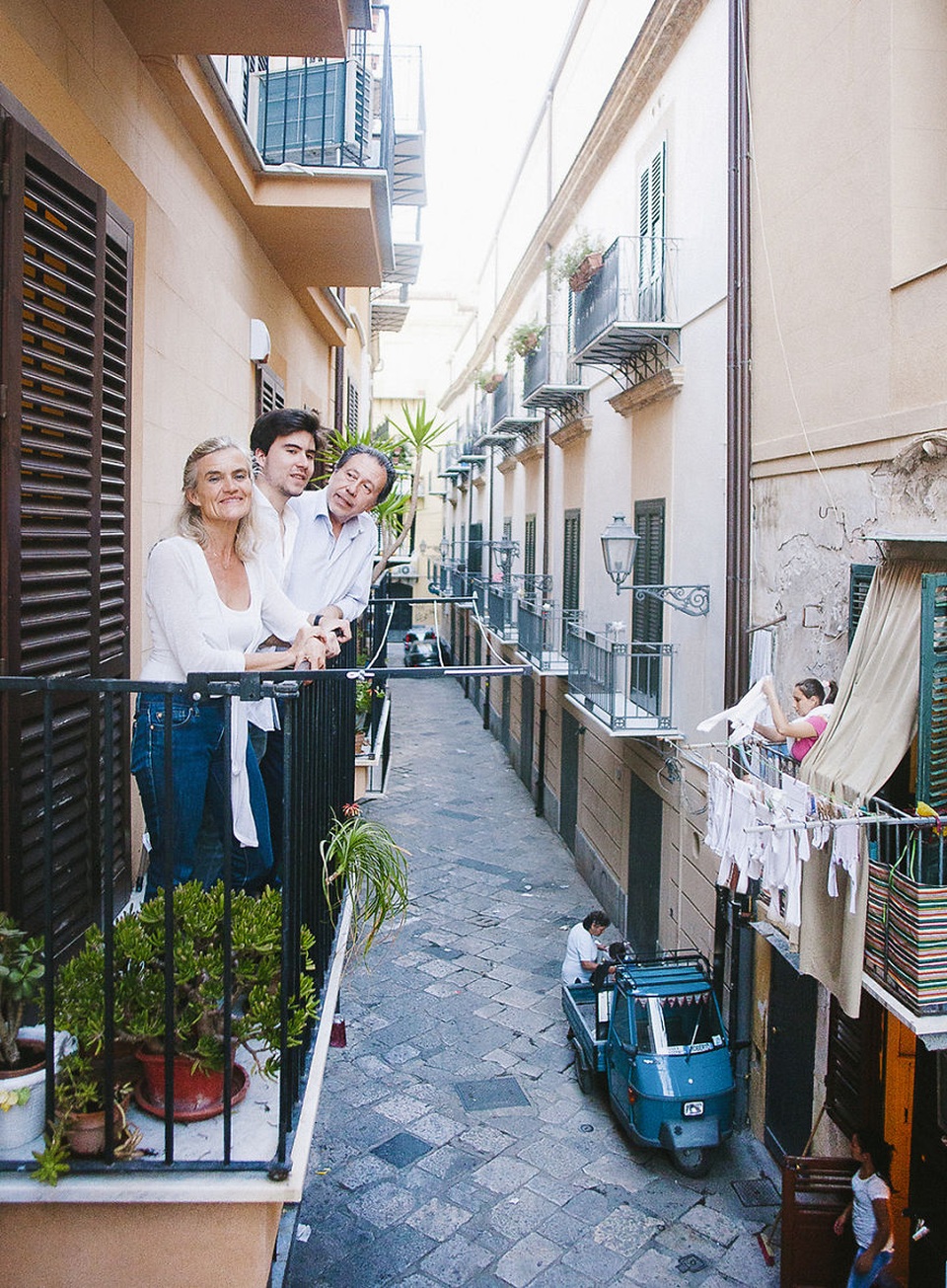 Diện mạo gia đình từ khắp nơi trên thế giới - 16 Gia đình Veniero sống ở Palermo, Sicily, Ý.