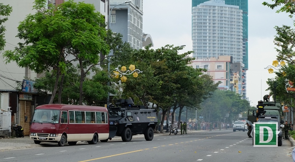 Diễn tập phương án bảo vệ Tuần lễ cấp cao APEC - 2 Nhóm khủng bố có vũ khí, bom mìn tấn công đoàn xe chở đại biểu dự hội nghị
