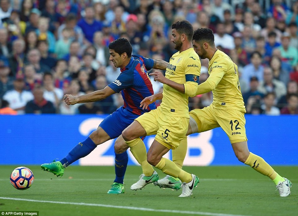 Barcelona 4-1 Villarreal: Messi, Neymar, Suarez cùng ghi bàn - 4
Luis Suarez cũng để lại dấu ấn với một bàn thắng vào lưới Villarreal