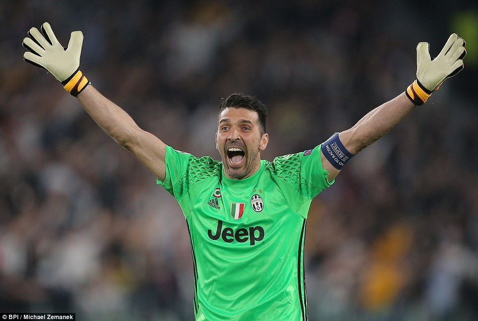 Những khoảnh khắc Juventus quật ngã Monaco để tiến vào chung kết Champions League - 11
Thủ thành Buffon khao khát danh hiệu Champions League hơn bao giờ hết, sau hai lần lỡ hẹn các năm 2003 và 2015