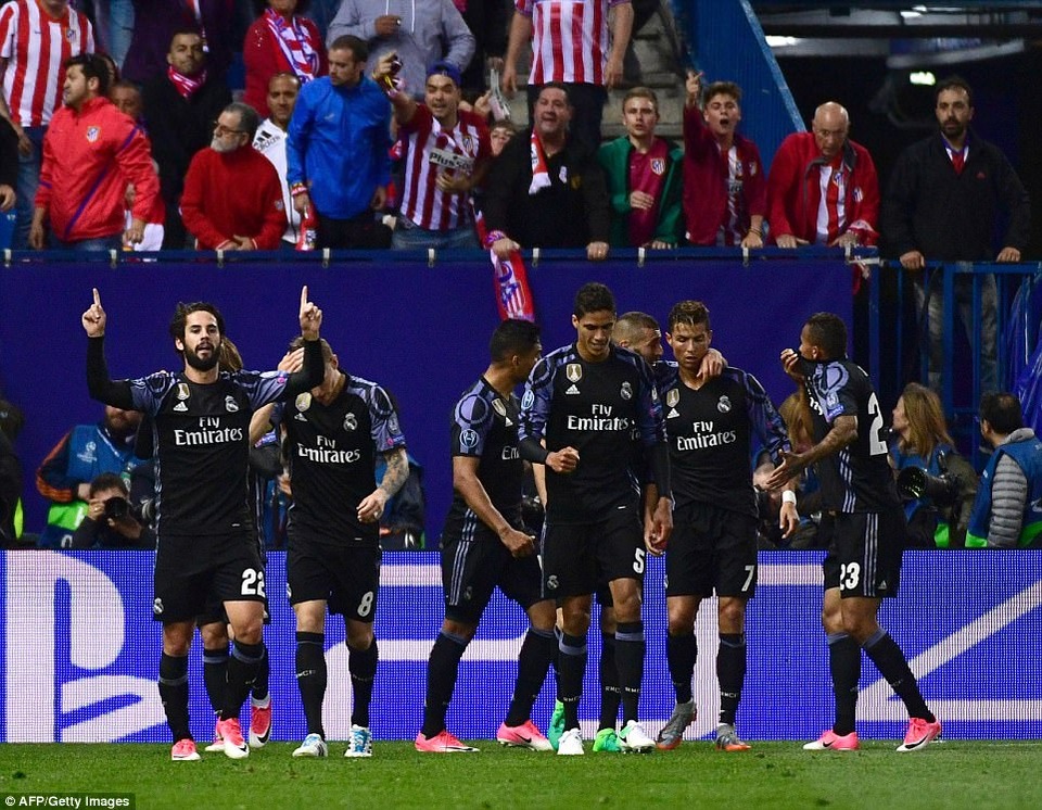Những khoảnh khắc Real Madrid bại trận trên sân của Atletico - 8
Bàn gỡ 1-2 của Isco đã giúp Real Madrid dập tắt hy vọng của Atletico