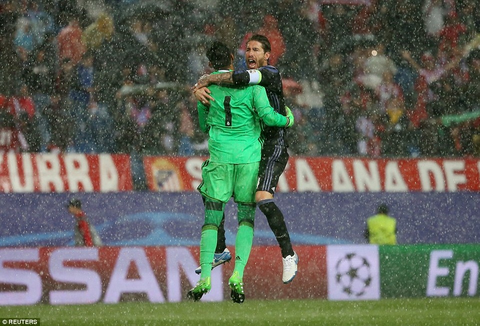 Những khoảnh khắc Real Madrid bại trận trên sân của Atletico - 2
Thủ thành Navas và hậu vệ Ramos là chỗ dựa nơi hàng thủ