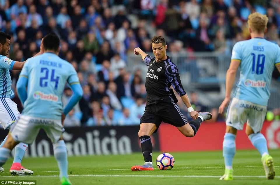 Những khoảnh khắc C.Ronaldo đưa Real Madrid lên đỉnh La Liga - 13
C.Ronaldo giúp Real Madrid phục hận việc bị Celta Vigo loại ở Cúp Nhà vua