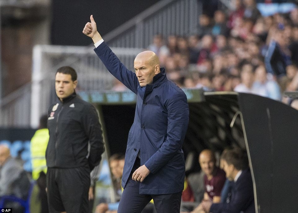 Những khoảnh khắc C.Ronaldo đưa Real Madrid lên đỉnh La Liga - 16
HLV Zidane hướng đến cú đúp danh hiệu năm nay