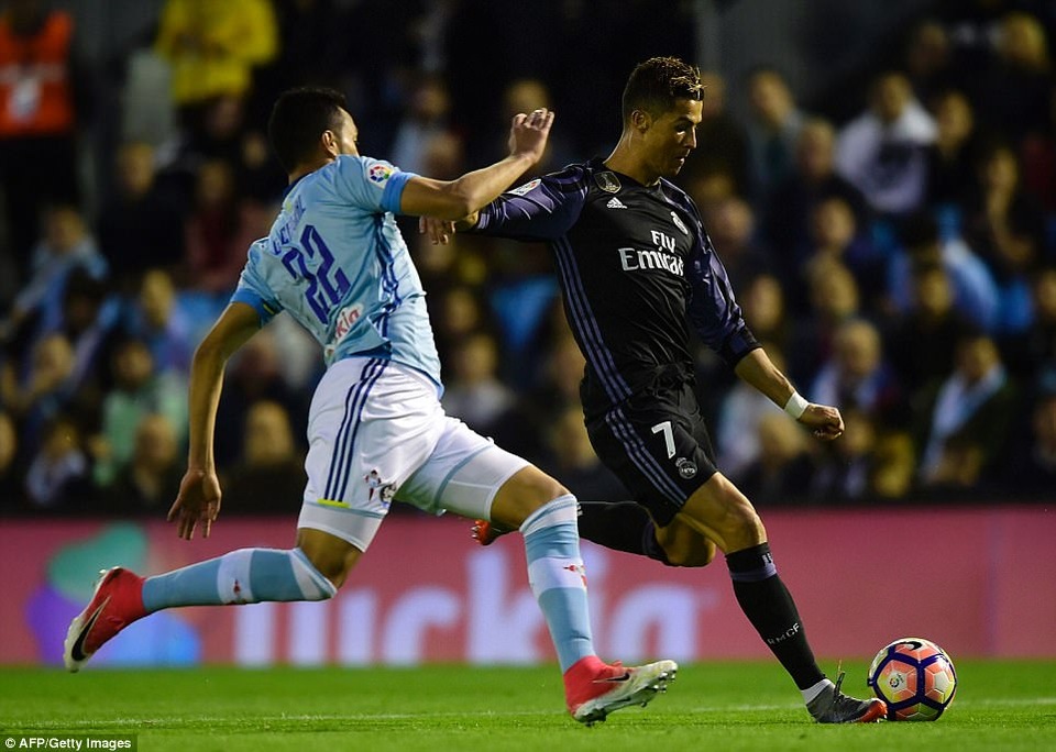 Những khoảnh khắc C.Ronaldo đưa Real Madrid lên đỉnh La Liga - 10
Cú đúp của CR7 giúp Real Madrid tiến sát ngôi vô địch năm nay