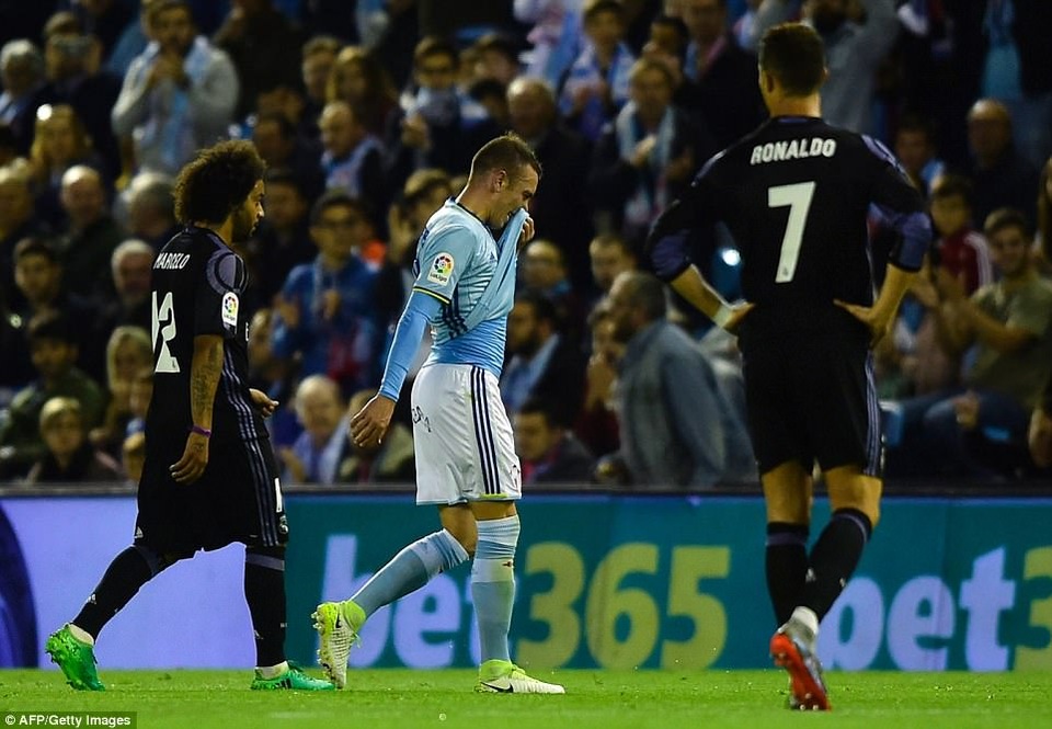 Những khoảnh khắc C.Ronaldo đưa Real Madrid lên đỉnh La Liga - 5
Thẻ đỏ của Aspas ở phút 62 là điểm nhấn của trận đấu này