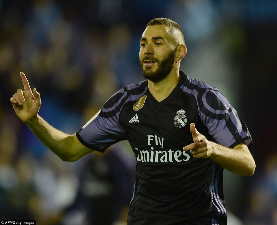 Những khoảnh khắc C.Ronaldo đưa Real Madrid lên đỉnh La Liga - 4
Benzema để lại dấu ấn với một bàn thắng ở trận đấu này