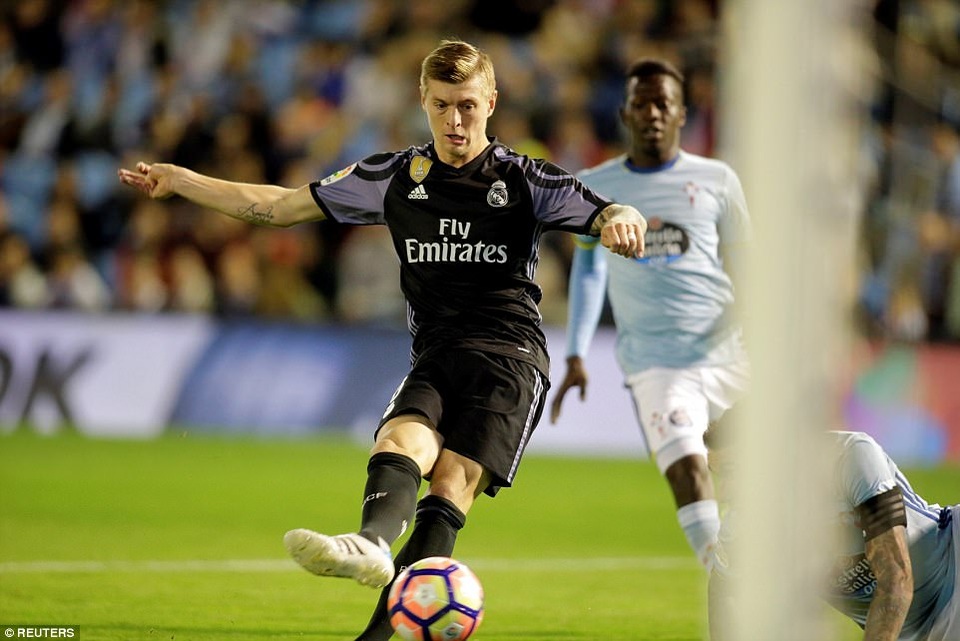 Những khoảnh khắc C.Ronaldo đưa Real Madrid lên đỉnh La Liga - 1
Kroos chơi rất ấn tượng ở khu vực giữa sân