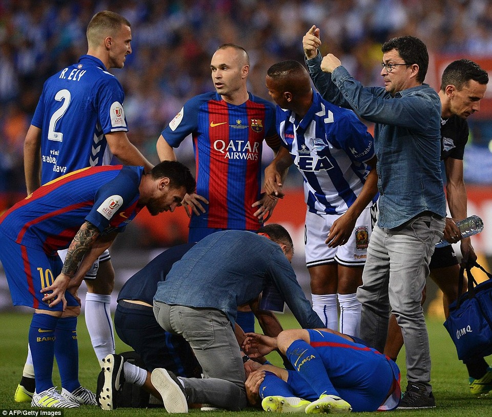 Những khoảnh khắc đưa Barca vô địch Cúp Nhà vua trong ngày chia tay HLV Enrique - 13
Tổn thất lớn nhất của Barcelona, chinh là chấn thương của Mascherano