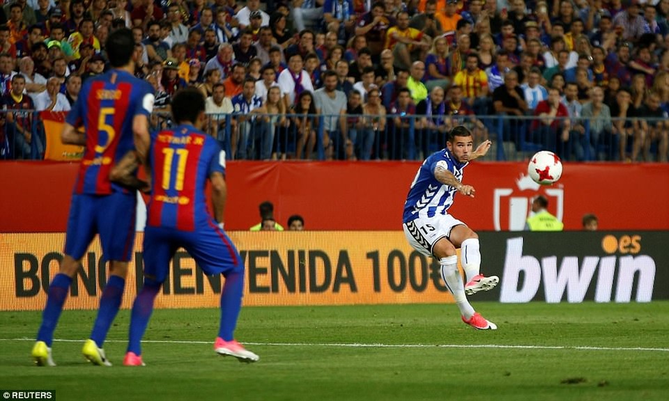 Những khoảnh khắc đưa Barca vô địch Cúp Nhà vua trong ngày chia tay HLV Enrique - 8
Phút 33, Theo Hernandez sút phạt đẹp mắt gỡ hòa 1-1 cho Alaves