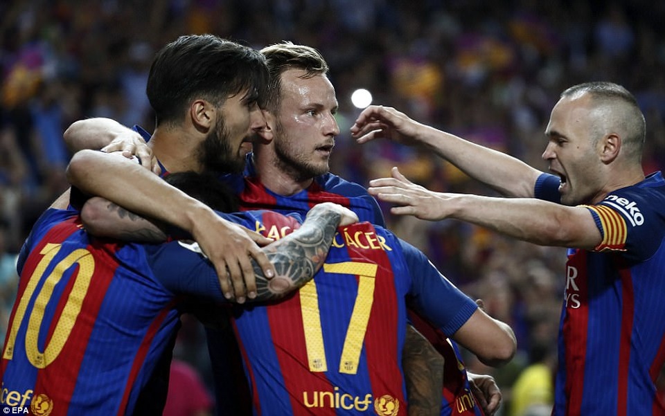 Những khoảnh khắc đưa Barca vô địch Cúp Nhà vua trong ngày chia tay HLV Enrique - 3
Chiếc Cúp Nhà vua giúp Barcelona tránh được mùa giải thất bại