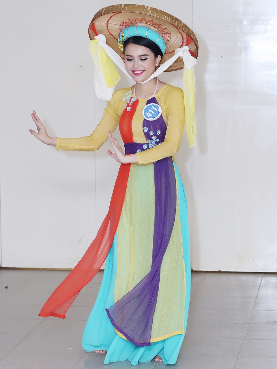 Ấn tượng những màn thi tài năng của thí sinh Hoa hậu Đại dương - 5 Diệu Thùy khoe nét đẹp duyên dáng.