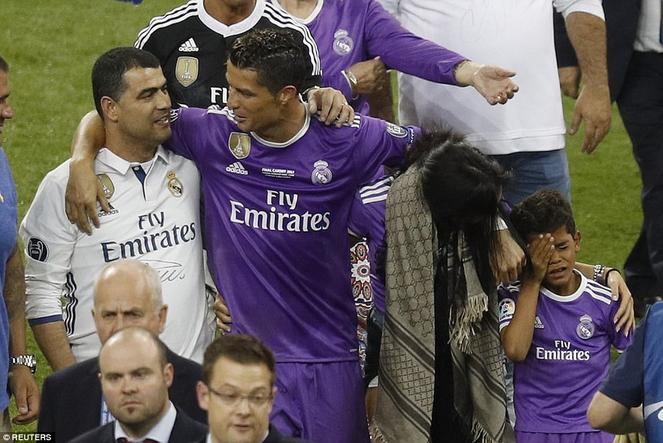 Cầu thủ Real Madrid hạnh phúc tột cùng trong ngày vô địch Champions League - 12
Ronaldo đã cán mốc 600 bàn thắng cho Real Madrid