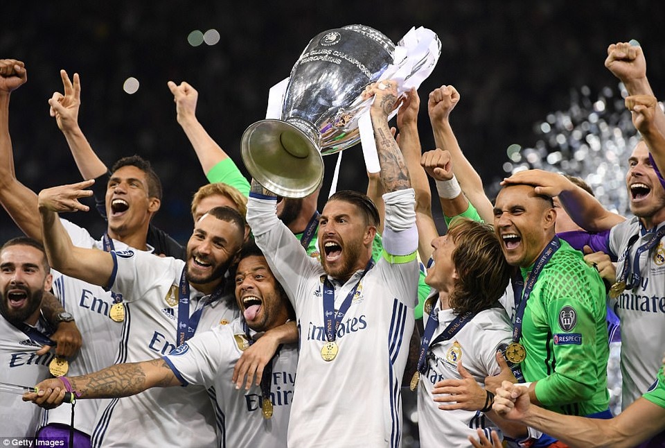 Cầu thủ Real Madrid hạnh phúc tột cùng trong ngày vô địch Champions League - 14
Real Madrid là CLB đầu tiên bảo vệ chức vô địch Champions League