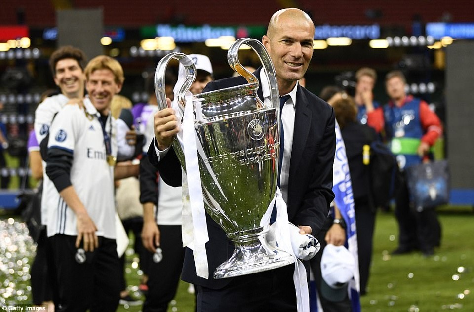 Cầu thủ Real Madrid hạnh phúc tột cùng trong ngày vô địch Champions League - 9
Zidane là HLV đầu tiên bảo vệ chức vô địch Champions League