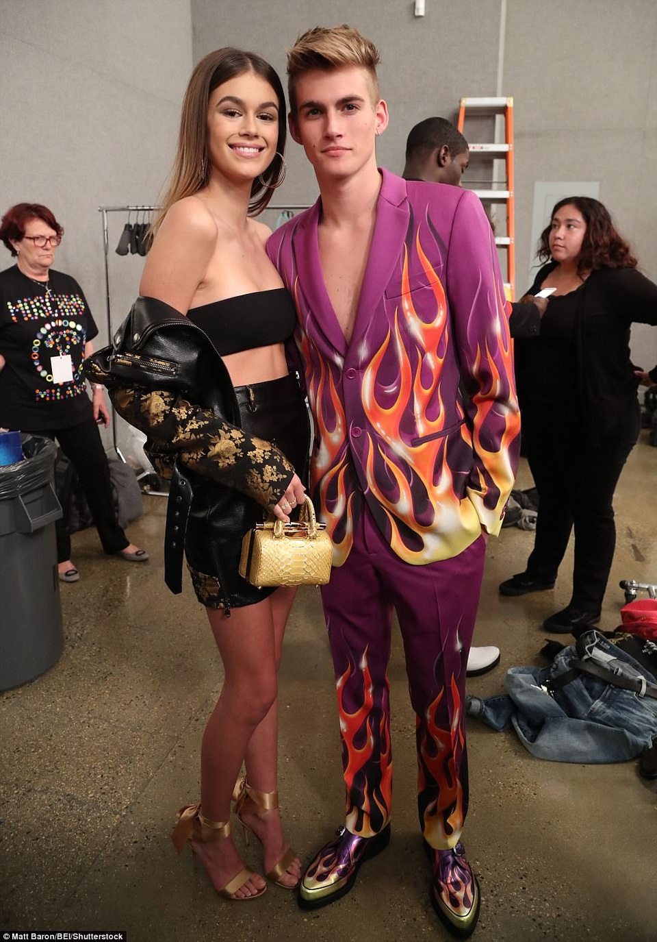 Hai con của Cindy Crawford nổi bật trong sự kiện thời trang - 1 
Kaia và anh trai Presley Gerber nổi bật trong show diễn của Moschino tại Los Angeles ngày 9/6 vừa qua