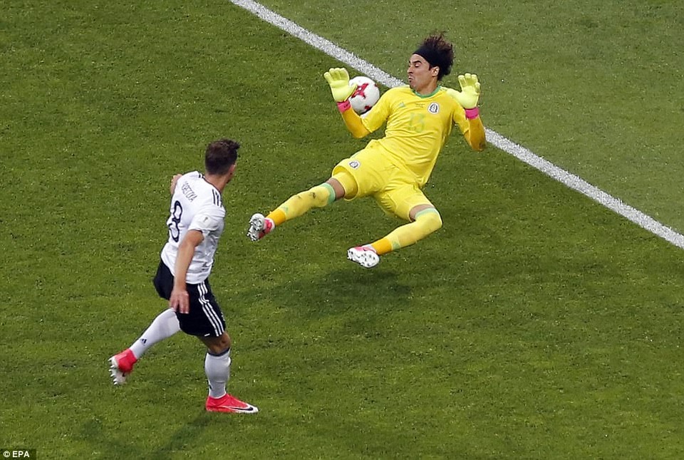 Những khoảnh khắc “xe tăng” Đức nhấn chìm Mexico - 15
Goretzka sắm vai người hùng trước Mexico