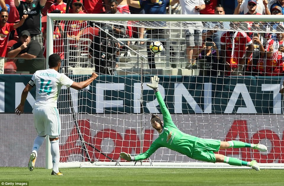De Gea tỏa sáng, MU giành chiến thắng trước Real Madrid - 3
De Gea tỏa sáng trên loạt đá luân lưu định mệnh