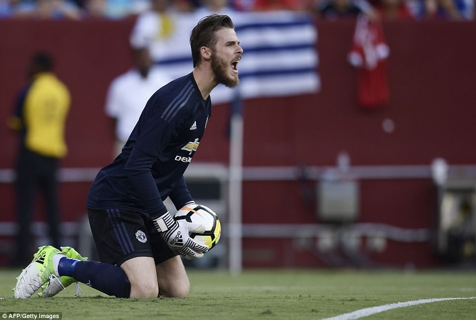 Những khoảnh khắc đáng nhớ trong ngày Barcelona đánh bại MU - 11
Thủ thành De Gea đã có ít nhất 3 tình huống cứu thua cho MU