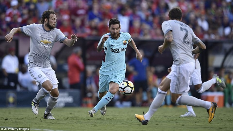 Những khoảnh khắc đáng nhớ trong ngày Barcelona đánh bại MU - 15
Lionel Messi cũng để lại những dấu ấn nhất định ở trận đấu này