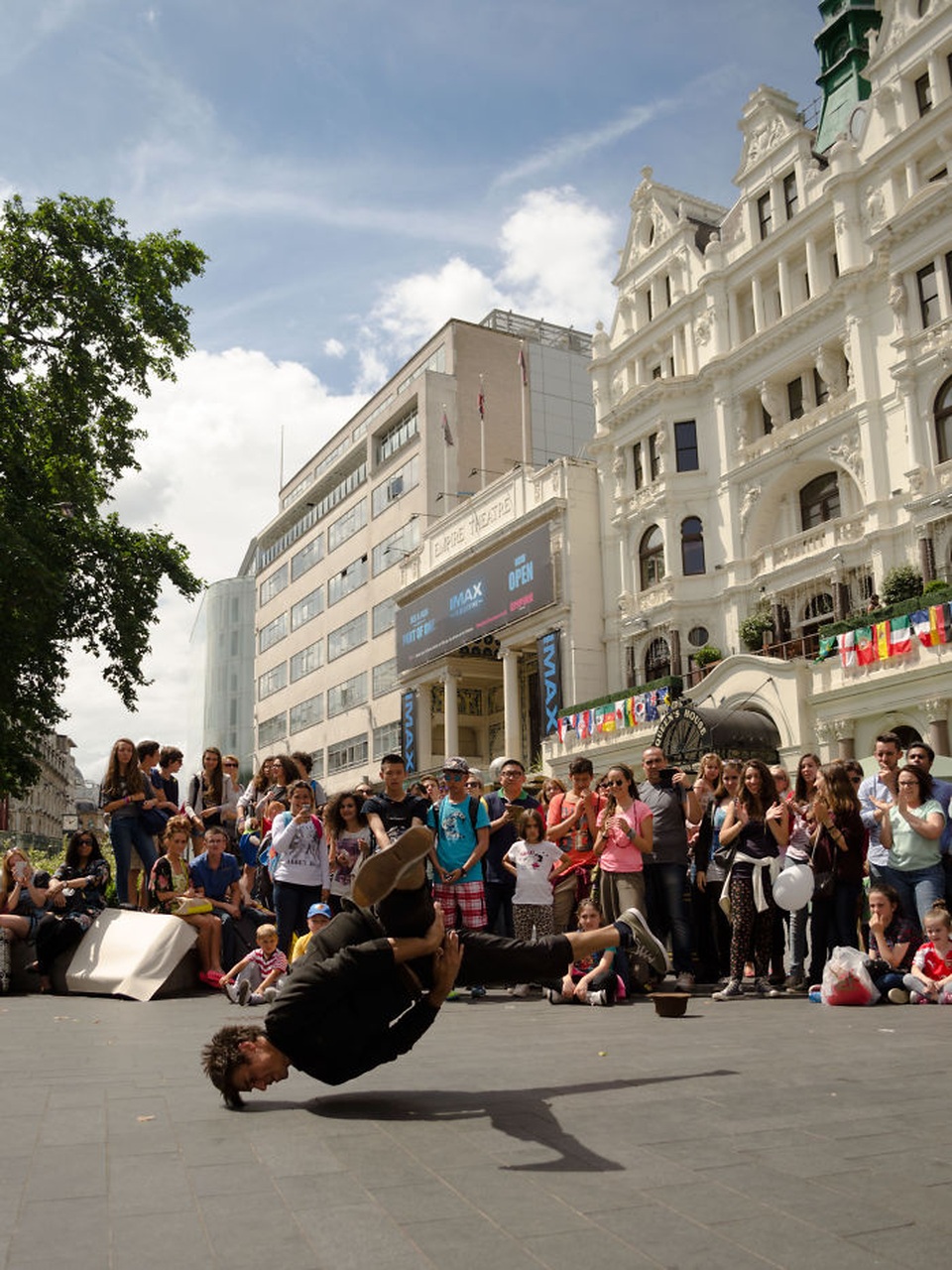 Cười sảng khoái với những khoảnh khắc trùng hợp khó tin - 21 Vũ công điệu nghệ.