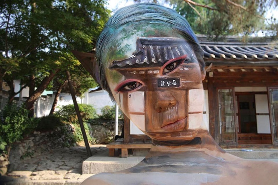 “Hoa mắt chóng mặt” xem chuyên gia trang điểm biến hình - 1 “Hoa mắt chóng mặt” xem chuyên gia trang điểm biến hình - 1