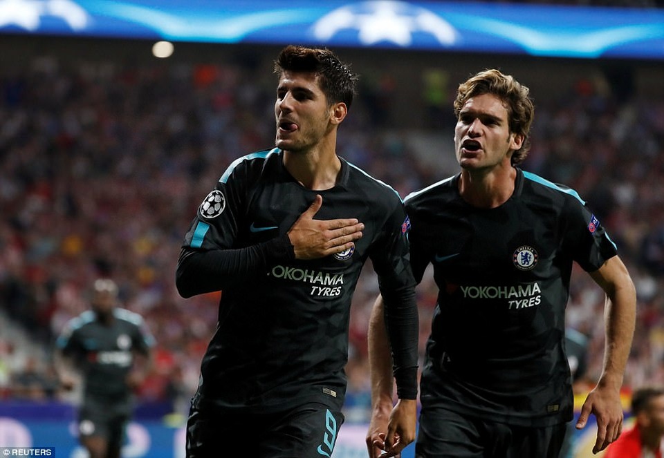Chelsea quật ngã Atletico nhờ bàn thắng ở phút bù giờ - 2
Morata tiếp tục phong độ ghi bàn ấn tượng cho Chelsea