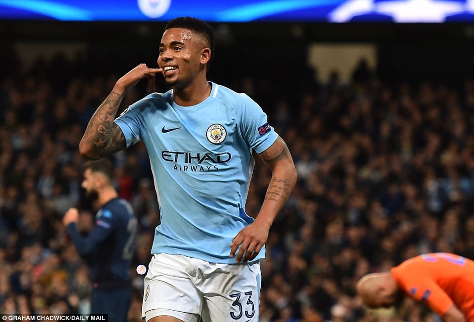 Hạ gục Napoli, Man City kéo dài chuỗi thành tích toàn thắng - 2
Gà son Jesus tiếp tục phong độ ấn tượng trong màu áo Man City