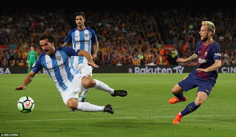 Hạ gục Malaga, Barcelona bỏ xa Real Madrid 8 điểm - 9
Những tình huống vào bóng khá ác ý của Malaga