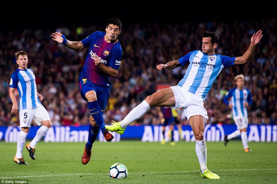 Hạ gục Malaga, Barcelona bỏ xa Real Madrid 8 điểm - 7
Luis Suarez không thể hiện được nhiều ở trên sân
