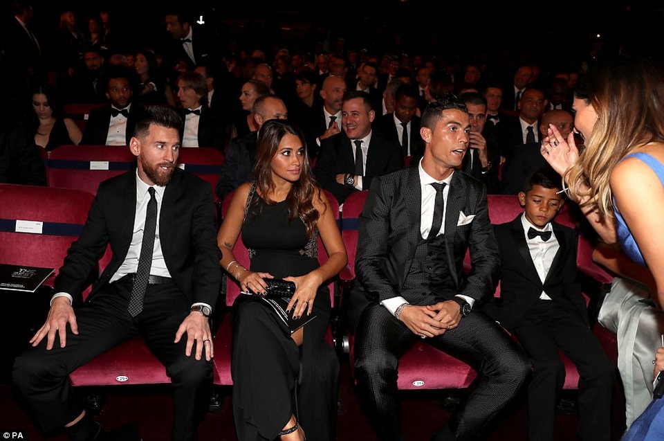 C.Ronaldo giành giải cầu thủ hay nhất thế giới của FIFA 2017 - 6
Lần thứ hai liên tiếp, Messi về thứ hai sau C.Ronaldo