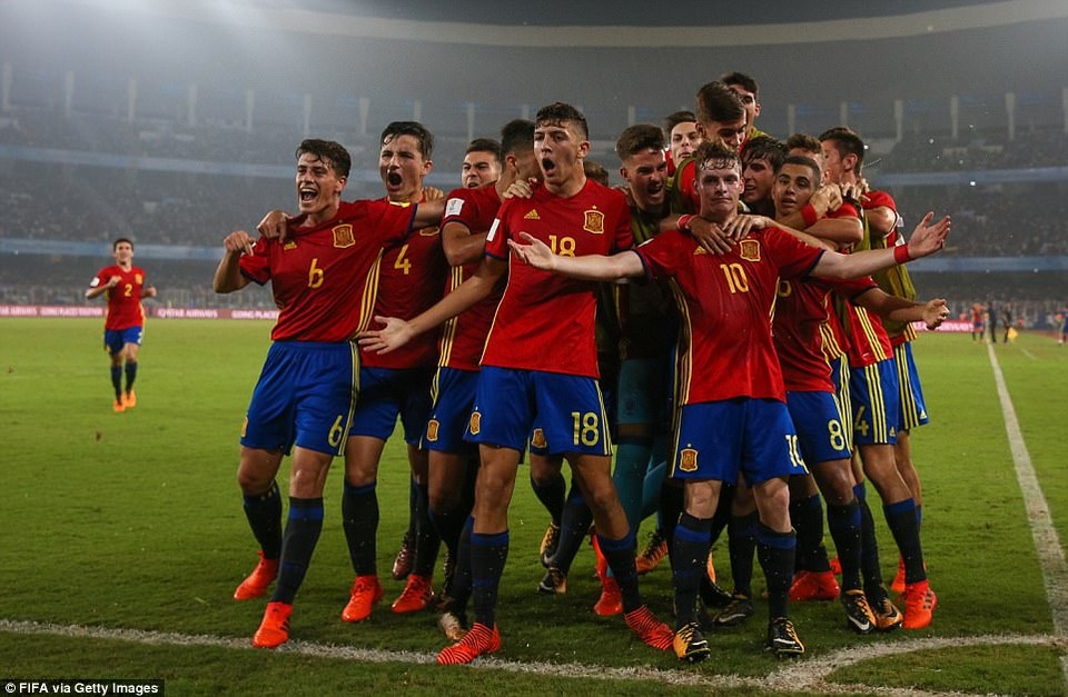 Thắng đậm Tây Ban Nha, U17 Anh vô địch World Cup U17 - 13
Tây Ban Nha là người khởi đầu tốt hơn và dẫn trước 2 bàn