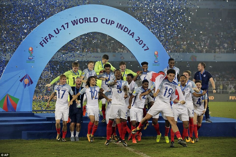 Thắng đậm Tây Ban Nha, U17 Anh vô địch World Cup U17 - 21
U17 Anh vô địch cả Euro lẫn World Cup trong năm 2017