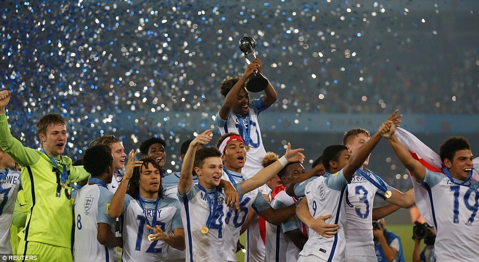 Thắng đậm Tây Ban Nha, U17 Anh vô địch World Cup U17 - 19
Niềm vui vô địch của U17 Anh