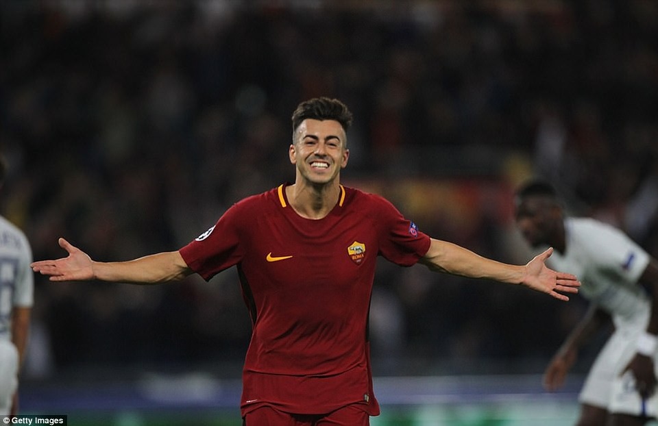AS Roma "nghiền nát" Chelsea trên sân nhà Olimpico - 1
El Shaarawy có cú đúp vào lưới Chelsea