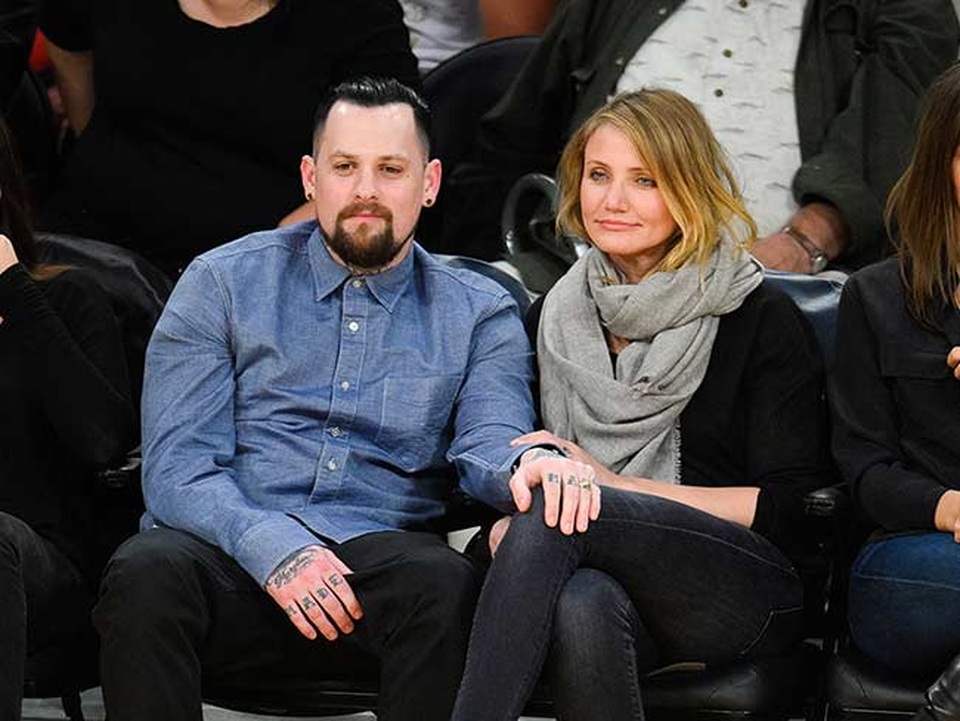 Hiện giờ, Cameron Diaz cũng đã có cuộc hôn nhân đầu tiên trong đời với nghệ sĩ ghita Benji Madden kém cô 7 tuổi. Cặp đôi đã kết hôn với một hôn lễ bí mật tổ chức hồi đầu năm 2015.