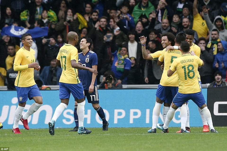 Brazil 3-1 Nhật Bản: Neymar lập công - 7
Marcelo ăn mừng bàn thắng nâng tỷ số lên 2-0 cho Brazil ở phút 17