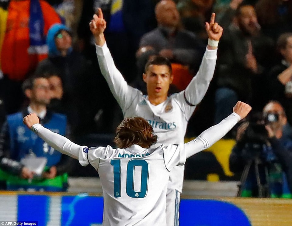 C.Ronaldo lập cú đúp, Real Madrid giành vé đi tiếp ở Champions League - 3
C.Ronaldo đạt cột mốc 100 bàn thắng tại Champions League