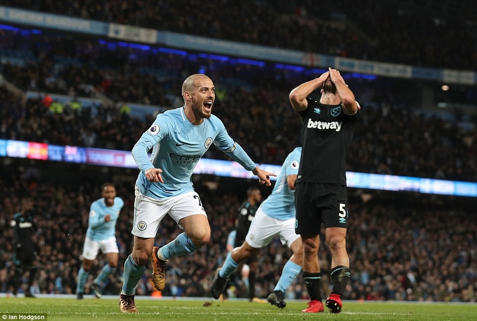 
Silva ăn mừng sau khi ghi bàn ở phút 83
